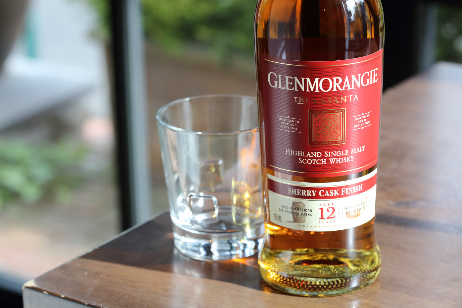 A Glenmorangie Lasanta bottle and rocks glass
